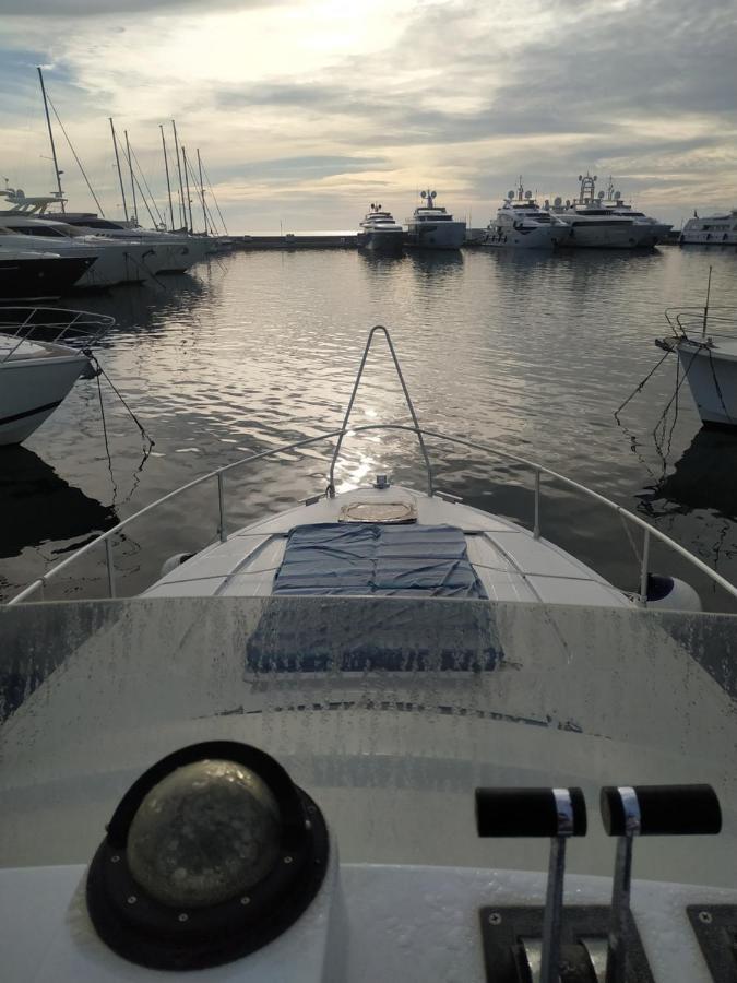 Ferretti 36 ' Bateau à Quai Vieux-Port Cannes Festival La Croisette Extérieur photo