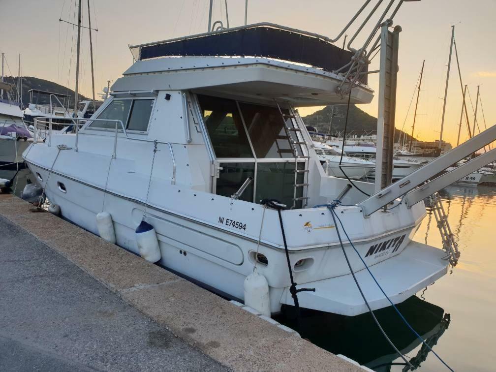 Ferretti 36 ' Bateau à Quai Vieux-Port Cannes Festival La Croisette Extérieur photo